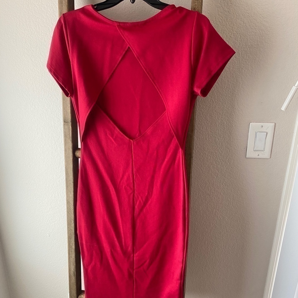 NWT - bodycon red dress with t-shirt style sleeves - Picture 4 of 6